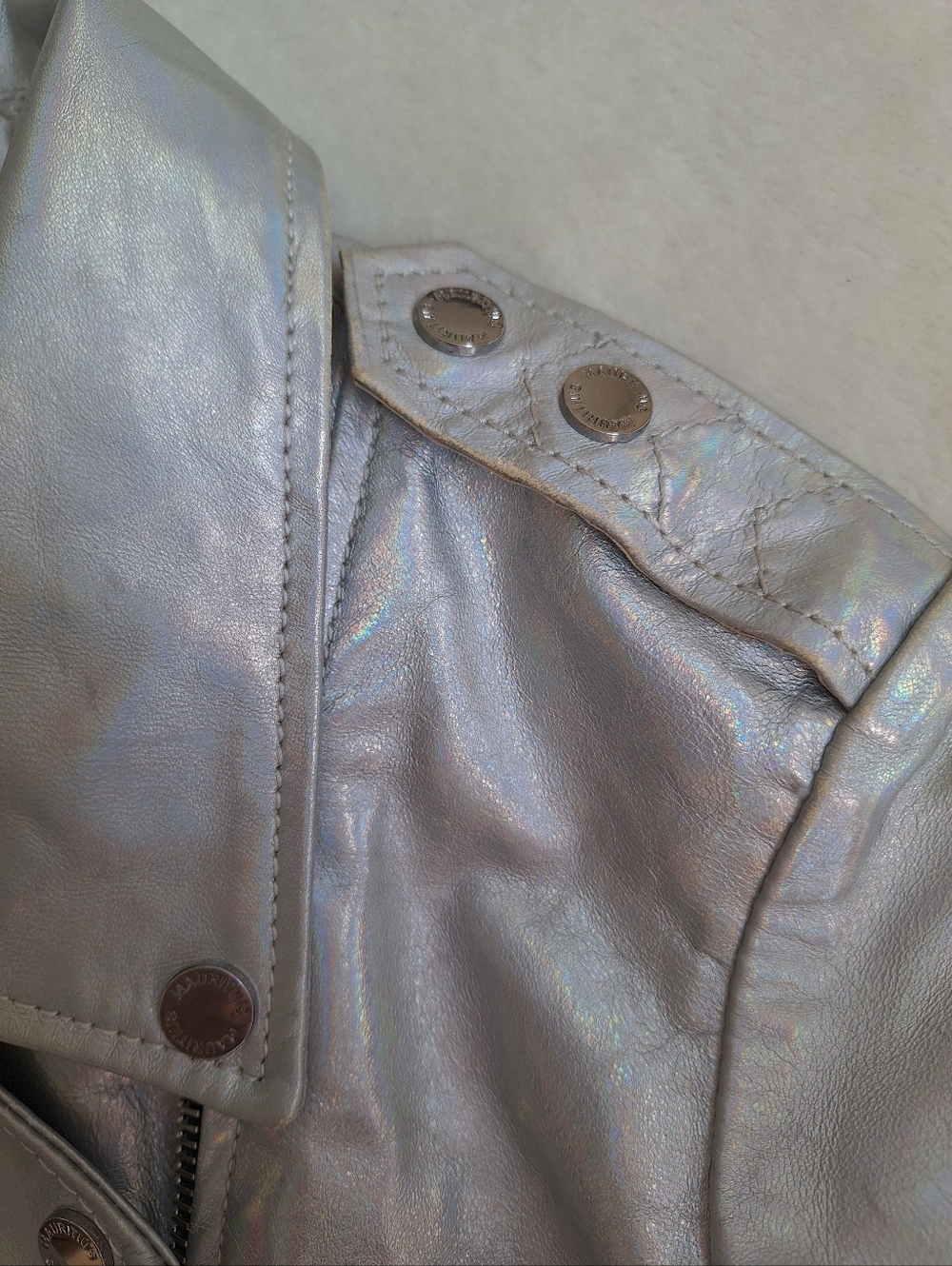 ✨ MAURITIUS Silver Holographic Leather Moto Jacket Sz L (Fits like M) ✨️ - Picture 4 of 16